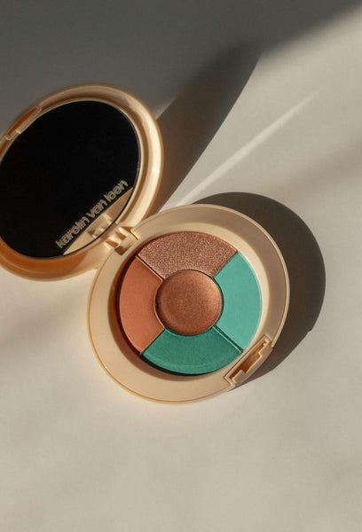 Karolin Van Loon Oogschaduw