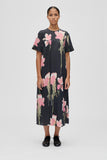 Stine Goya Jurk Flowy Short Sleeve Midi Dress